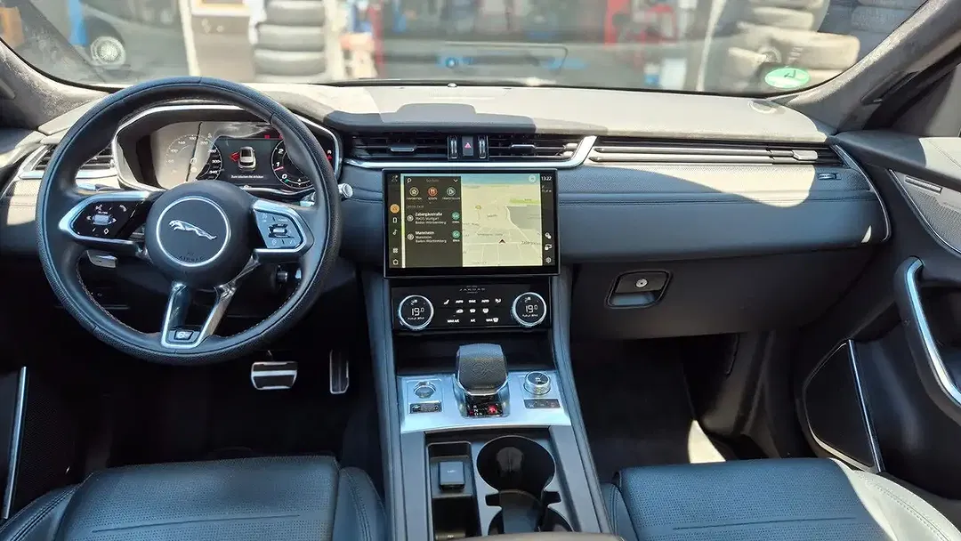 Jaguar F-Pace 5.0 SVR Performance Black Edition - Thumbnail 5