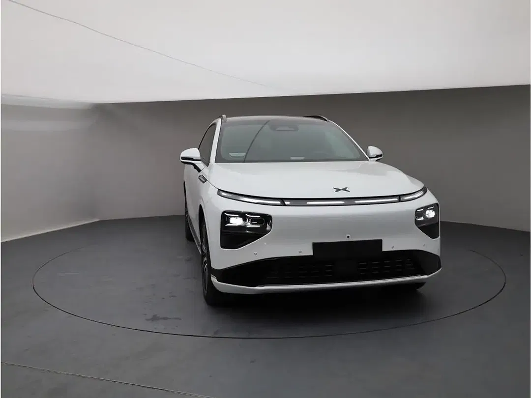 Xpeng G9 AWD Performance - Thumbnail 3