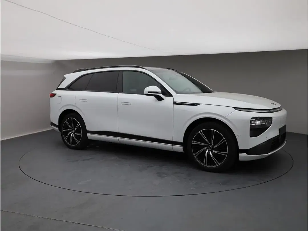 Xpeng G9 AWD Performance - Thumbnail 4