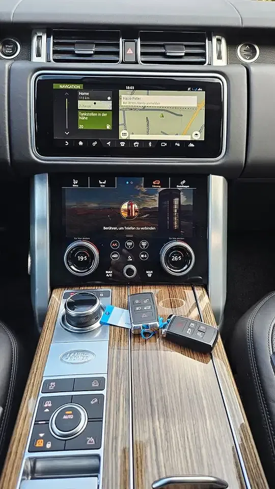 Land Rover Range Rover 4.4 SDV8 Vogue - Thumbnail 12