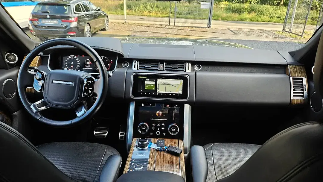 Land Rover Range Rover 4.4 SDV8 Vogue - Thumbnail 8