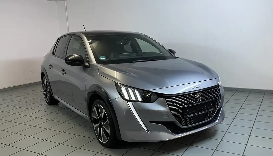 Peugeot 208 GT Line - foto 1