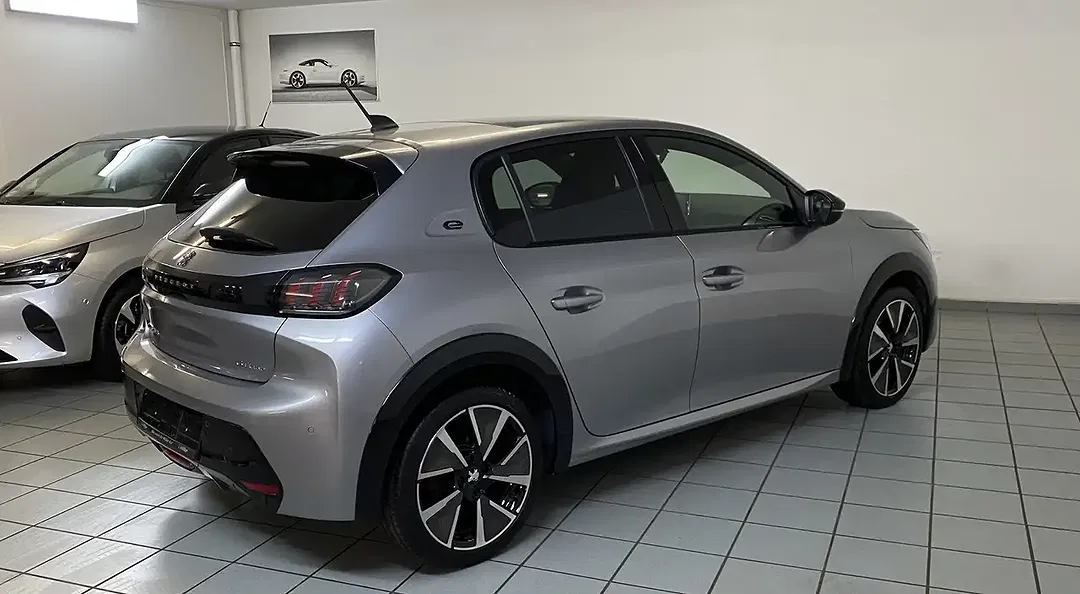 Peugeot 208 GT Line - Thumbnail 4