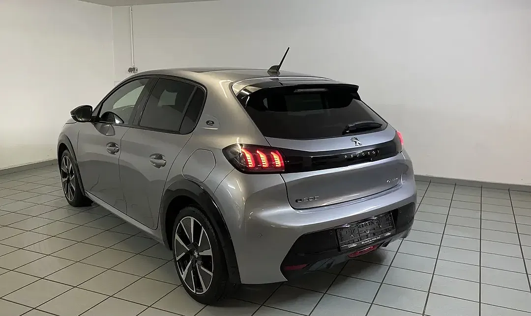 Peugeot 208 GT Line - Thumbnail 5