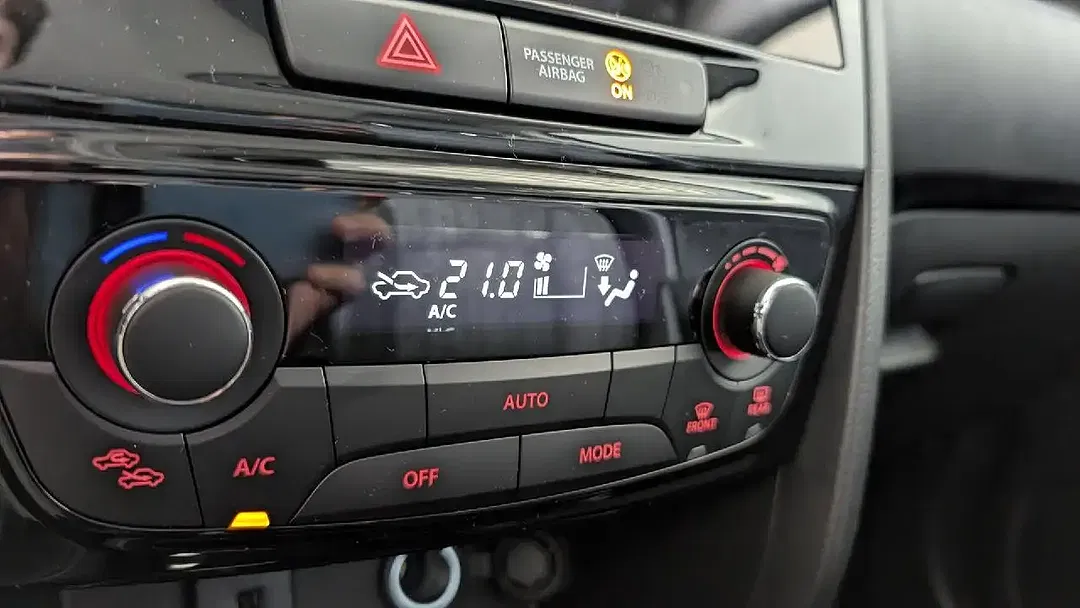 Suzuki Vitara MHEV 1.4 4x4 Comfort+ - Thumbnail 13