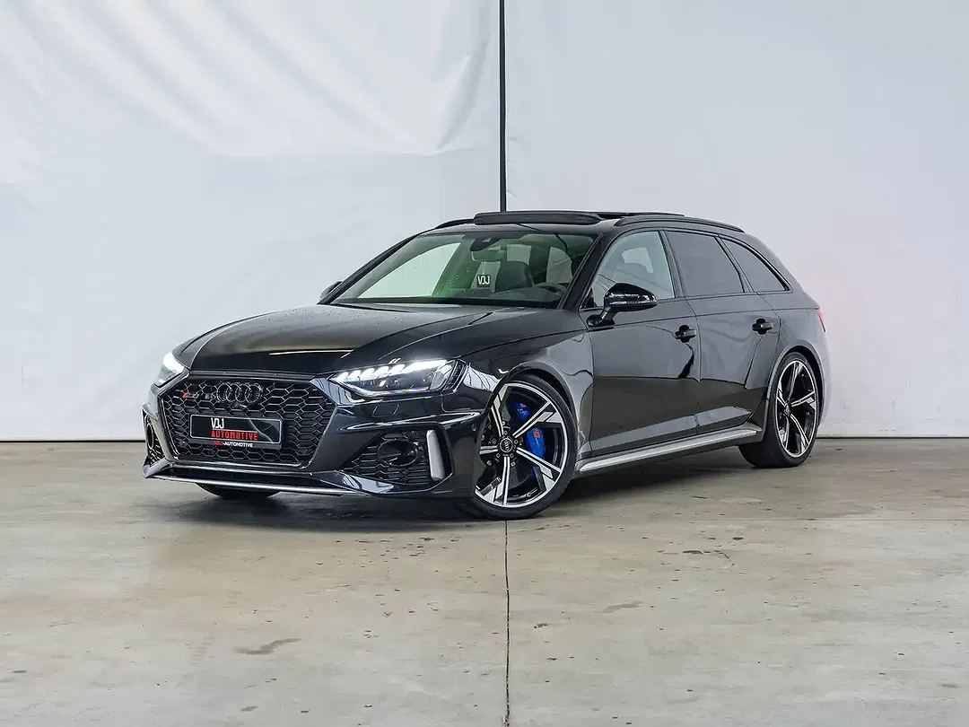 Audi RS4 - foto 1