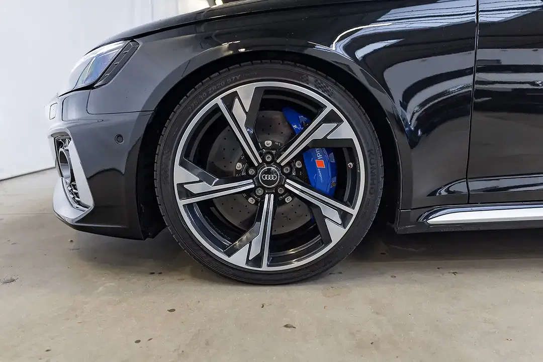Audi RS4 - Thumbnail 10