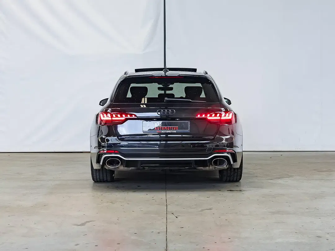 Audi RS4 - Thumbnail 4