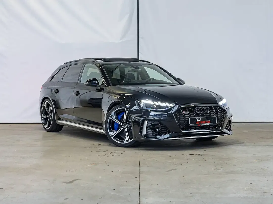 Audi RS4 - Thumbnail 5