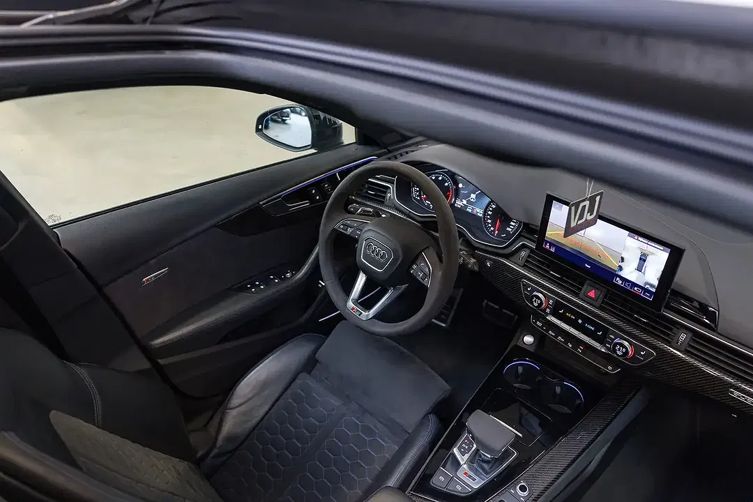Audi RS4 - Thumbnail 6