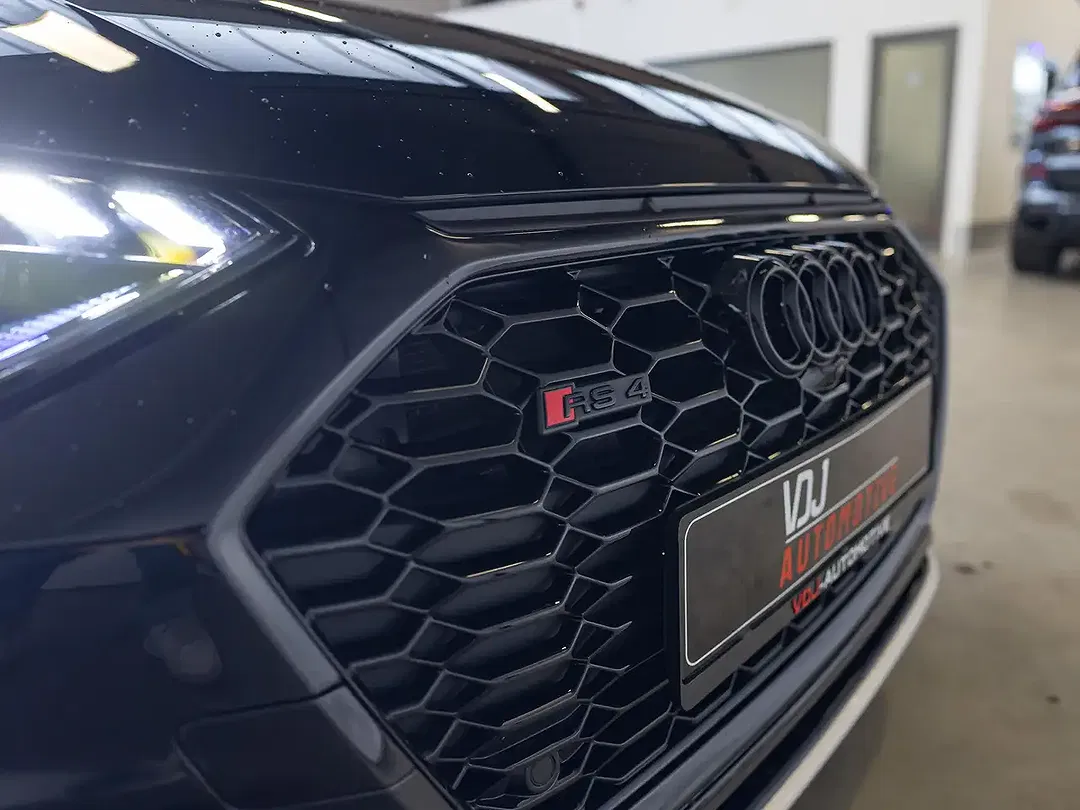 Audi RS4 - Thumbnail 9