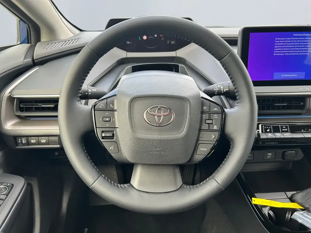 Toyota Prius PHEV - Thumbnail 13