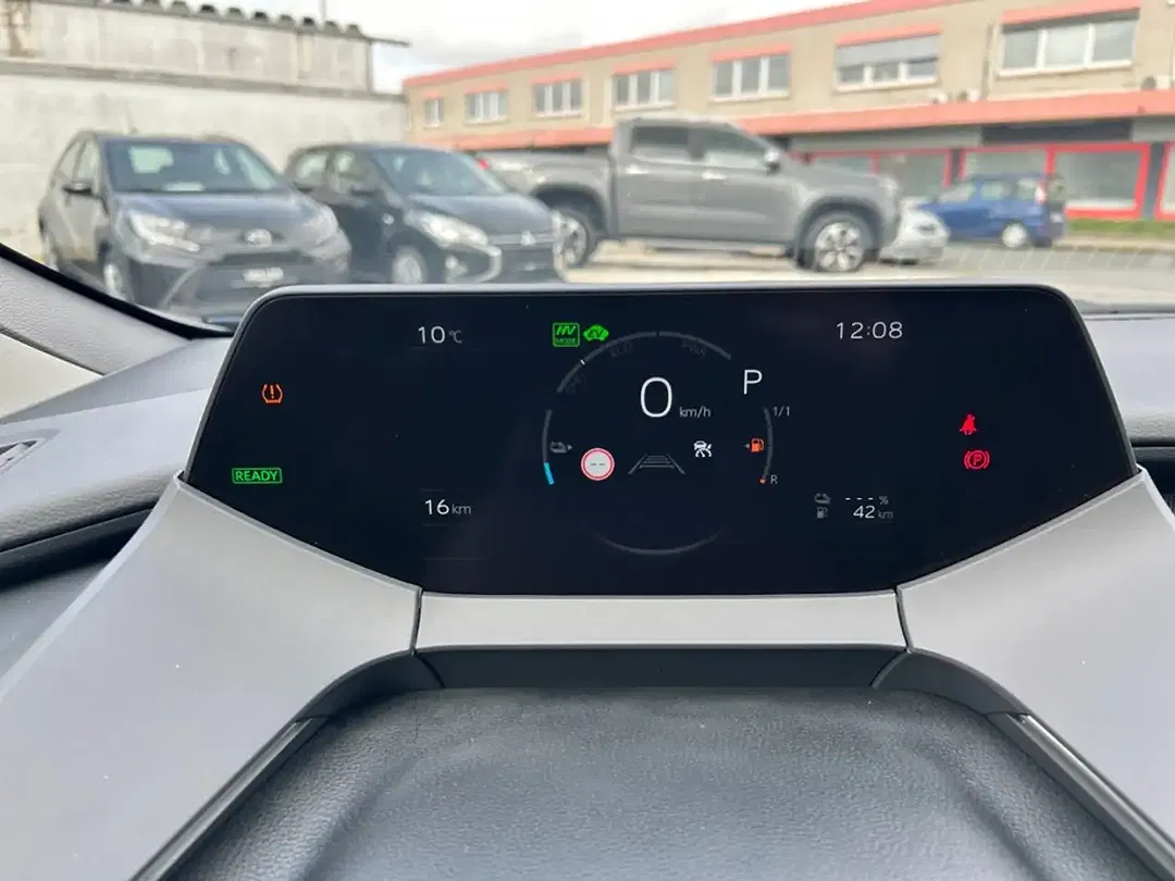 Toyota Prius PHEV - Thumbnail 14