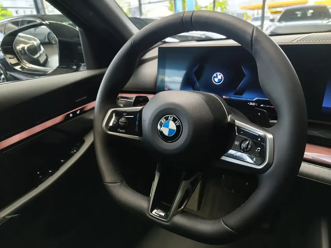 BMW 520 Touring M Sport - Thumbnail 10