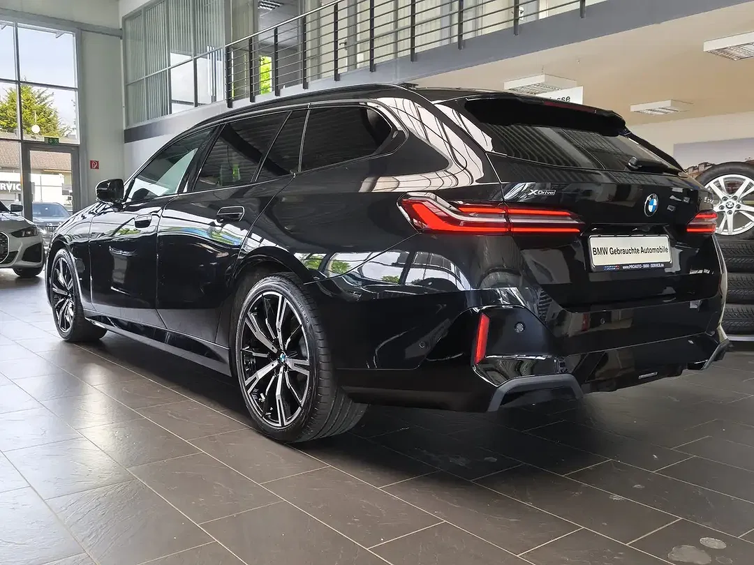 BMW 520 Touring M Sport - Thumbnail 4