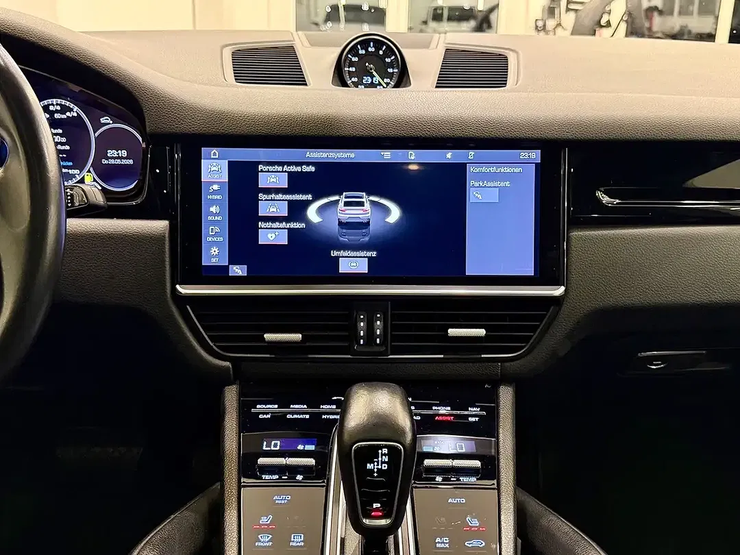 Porsche Cayenne E-Hybrid Coupe - Thumbnail 12