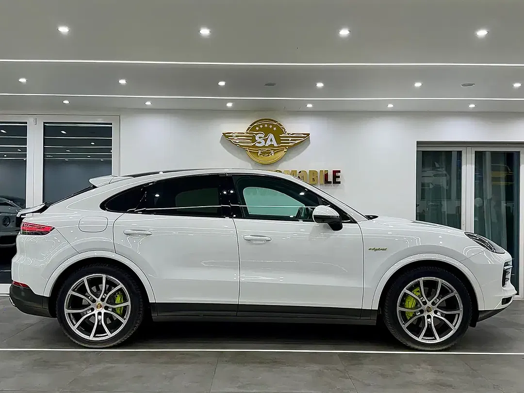 Porsche Cayenne E-Hybrid Coupe - Thumbnail 5