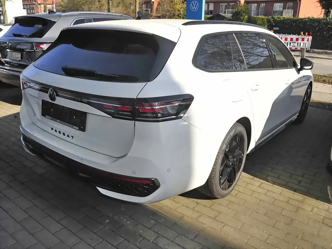 Volkswagen Passat Variant 2.0 TDI DSG R-Line - Thumbnail 4