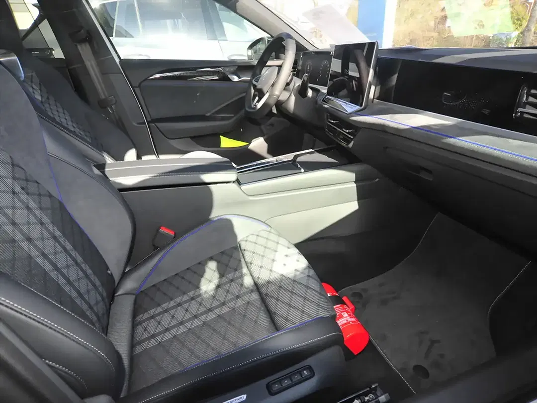 Volkswagen Passat Variant 2.0 TDI DSG R-Line - Thumbnail 9