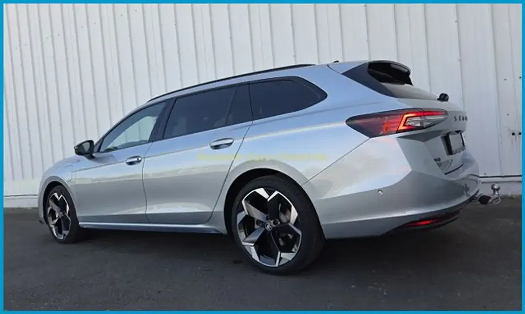 Skoda Superb Hybrid Sportline - Thumbnail 3