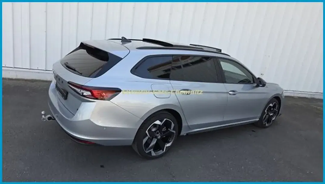 Skoda Superb Hybrid Sportline - Thumbnail 4