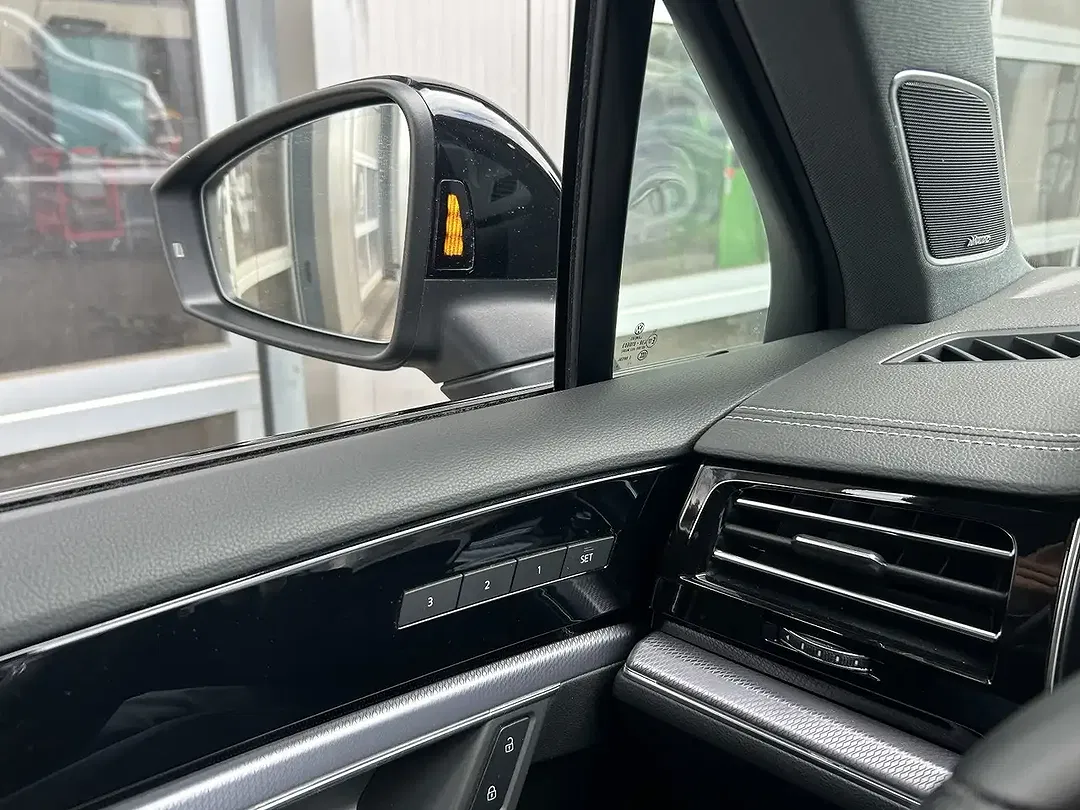 Volkswagen Touareg R-Line - Thumbnail 17