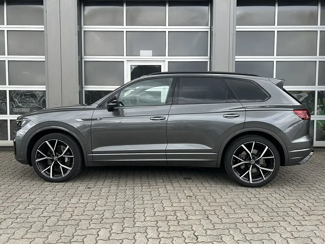 Volkswagen Touareg R-Line - Thumbnail 3