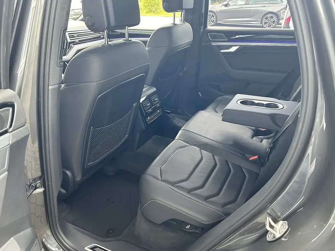 Volkswagen Touareg R-Line - Thumbnail 9
