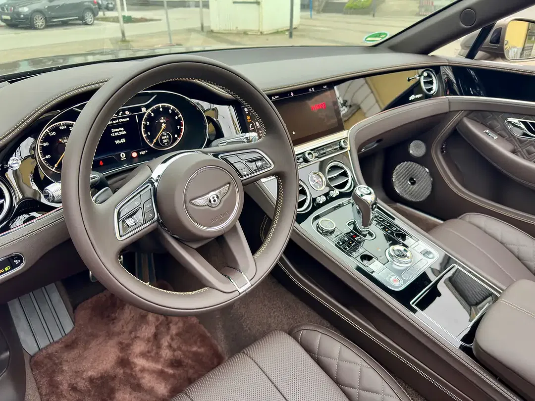 Bentley Continental GTC Azure - Thumbnail 10