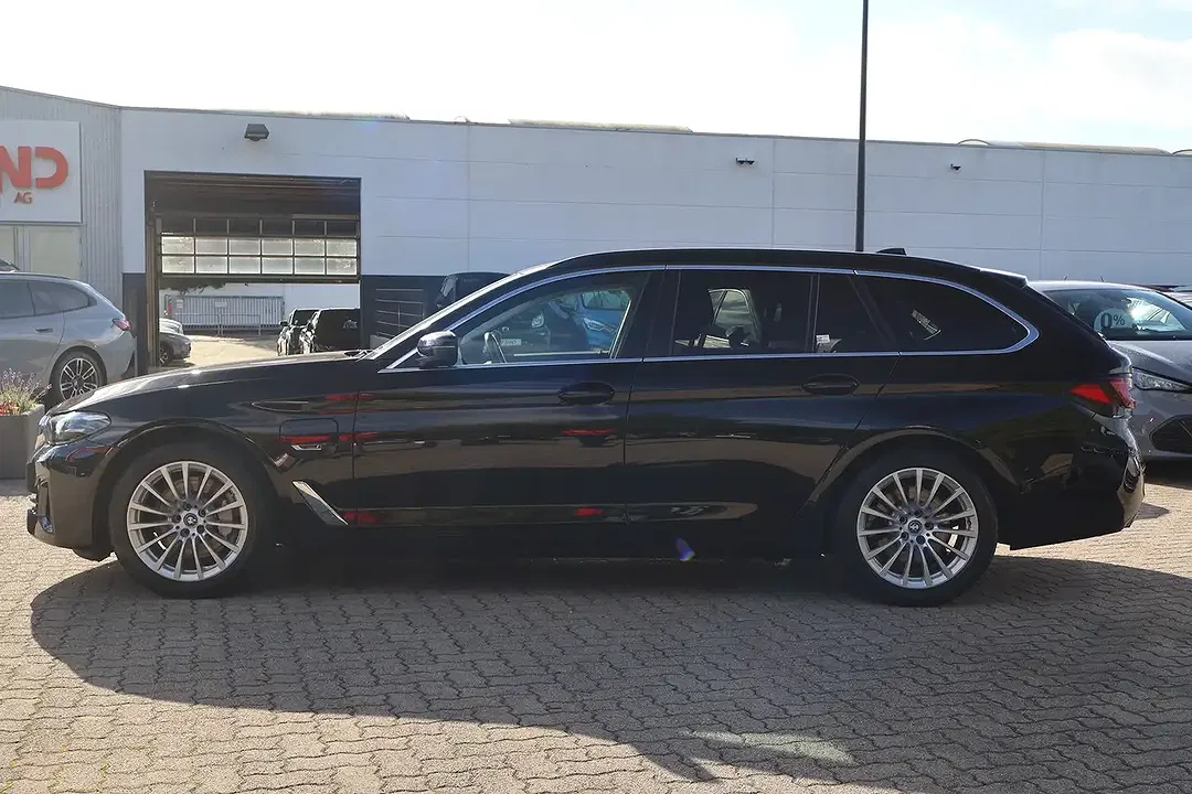 BMW 520 Luxury Line - Thumbnail 2