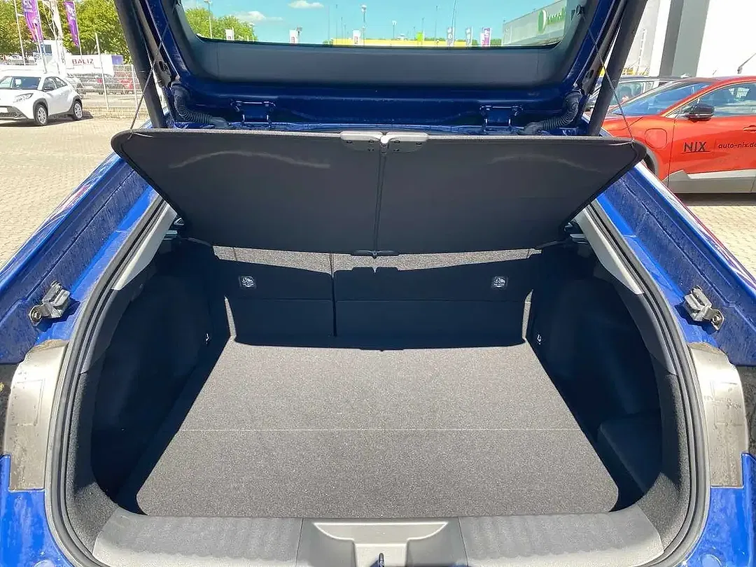 Toyota Prius PHEV Executive - Thumbnail 10