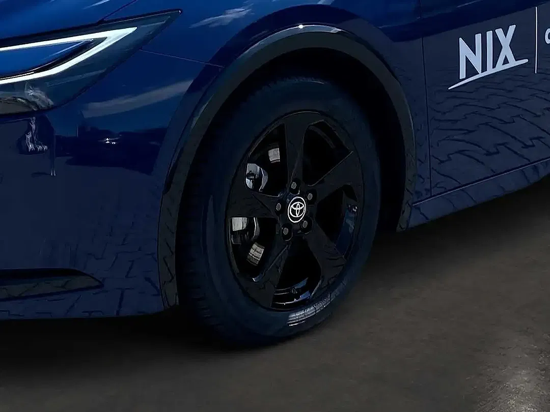 Toyota Prius PHEV Executive - Thumbnail 13