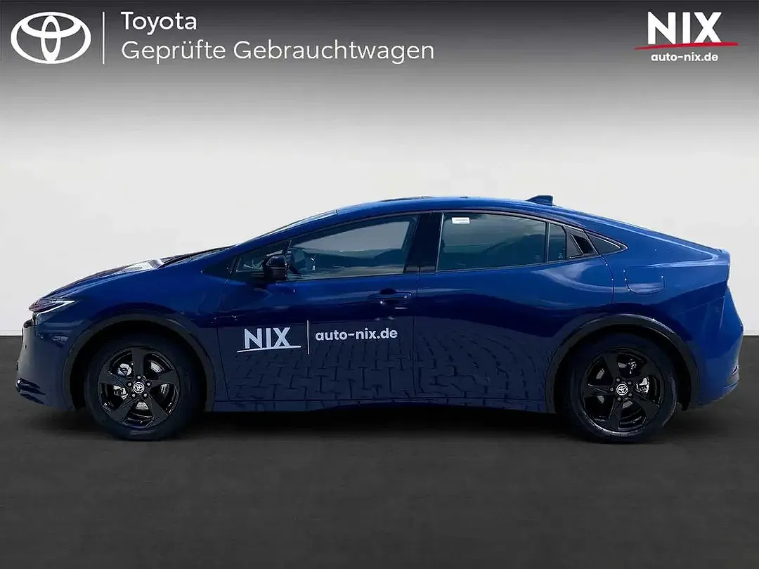 Toyota Prius PHEV Executive - Thumbnail 3