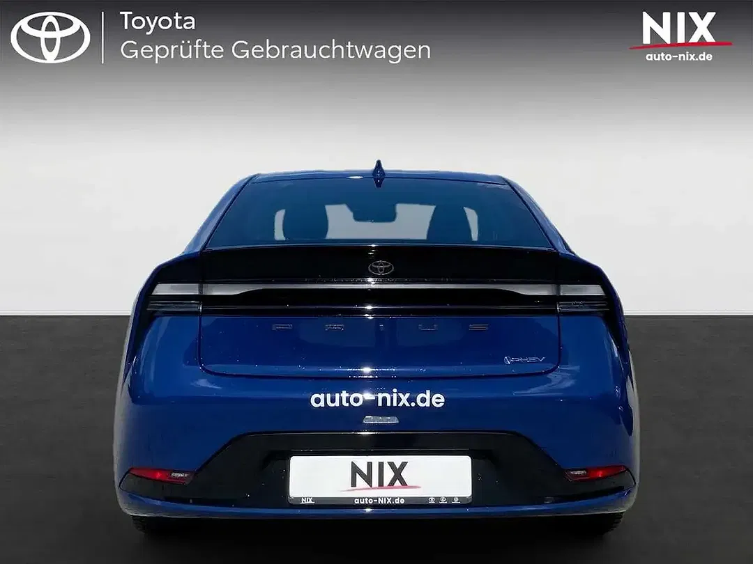 Toyota Prius PHEV Executive - Thumbnail 4