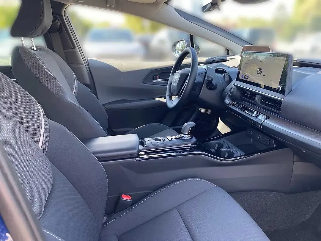 Toyota Prius PHEV Executive - Thumbnail 6