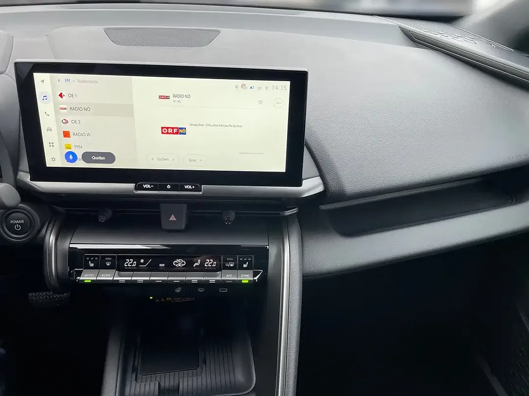 Toyota C-HR Hybrid - Thumbnail 6