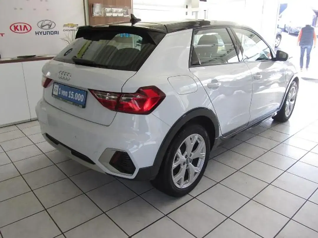 Audi A1 1.0 TFSI Sportback - Thumbnail 3