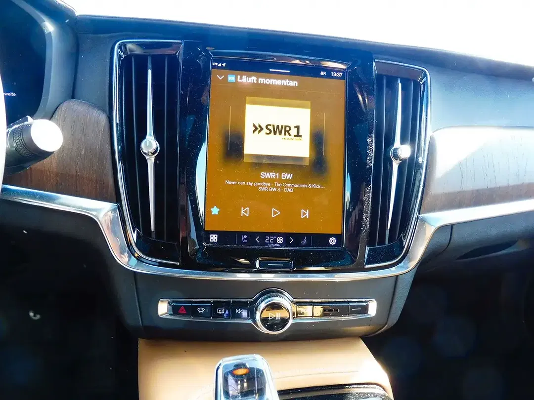Volvo S90 PHEV Hybrid Recharge Ultimate Dark - Thumbnail 10