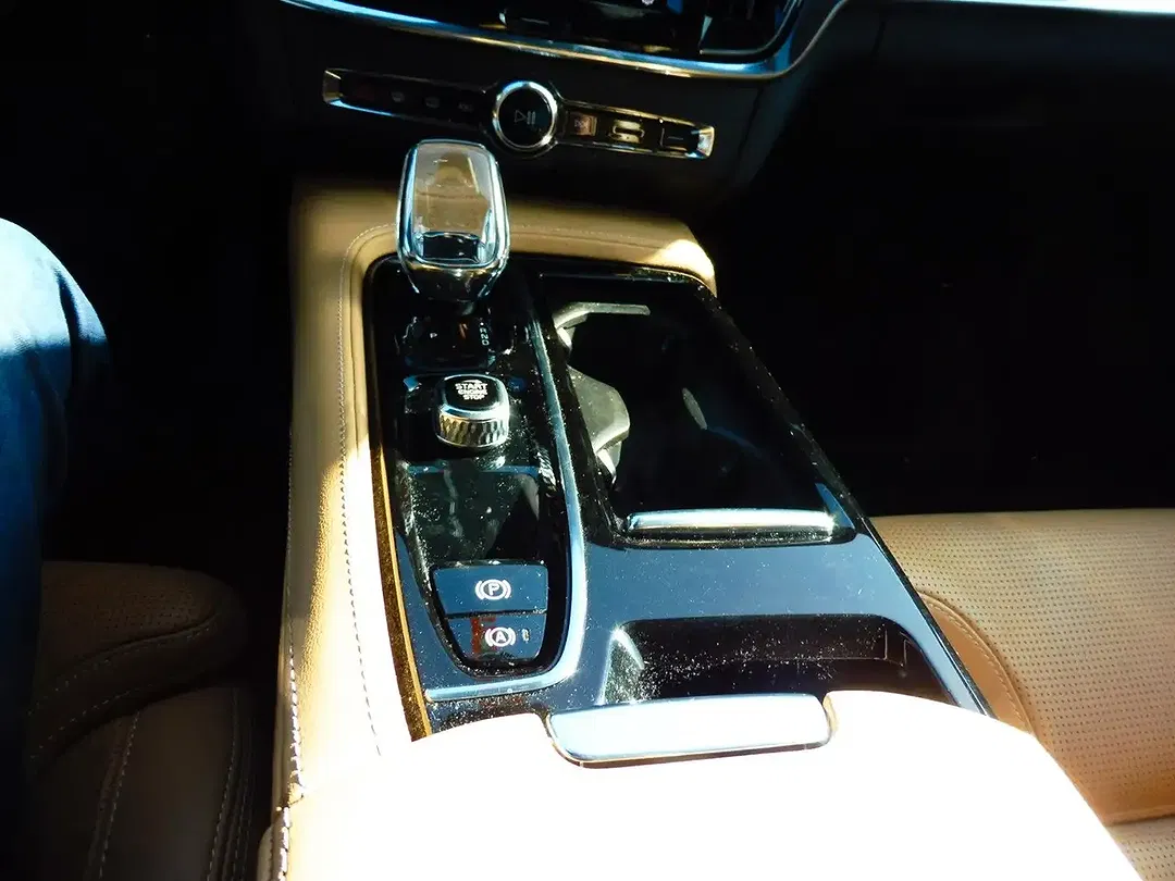 Volvo S90 PHEV Hybrid Recharge Ultimate Dark - foto 11