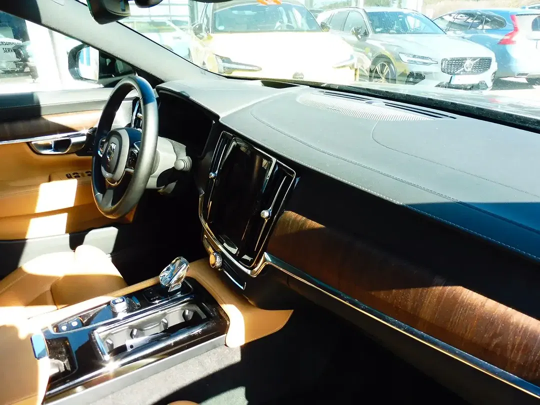 Volvo S90 PHEV Hybrid Recharge Ultimate Dark - Thumbnail 6