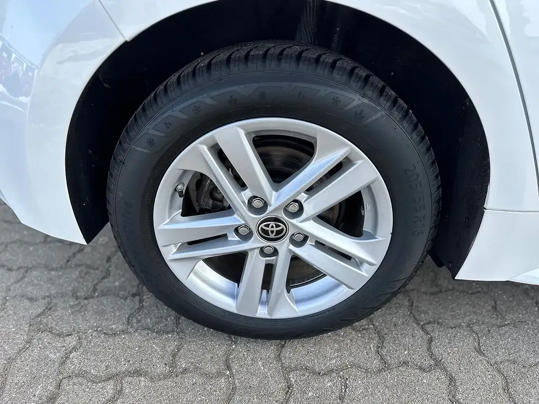 Toyota Corolla Hybrid Business Edition - Thumbnail 8