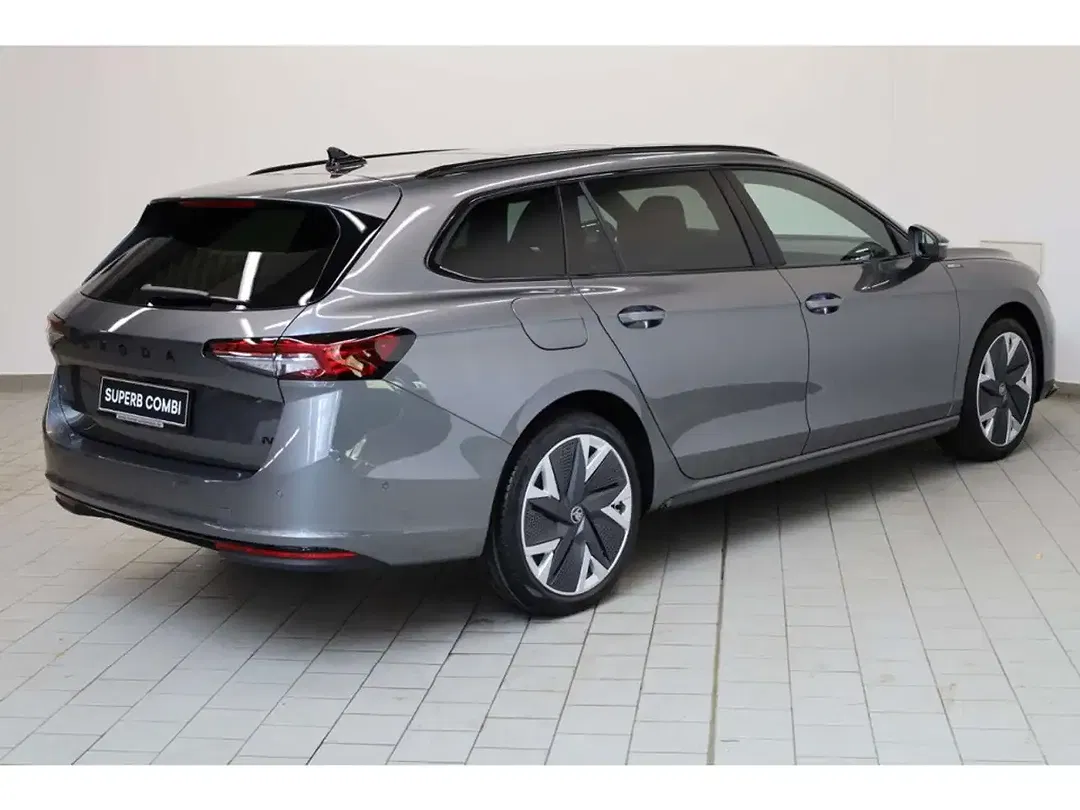 Skoda Superb 1.5 TSI iV DSG Combi Sportline - Thumbnail 3