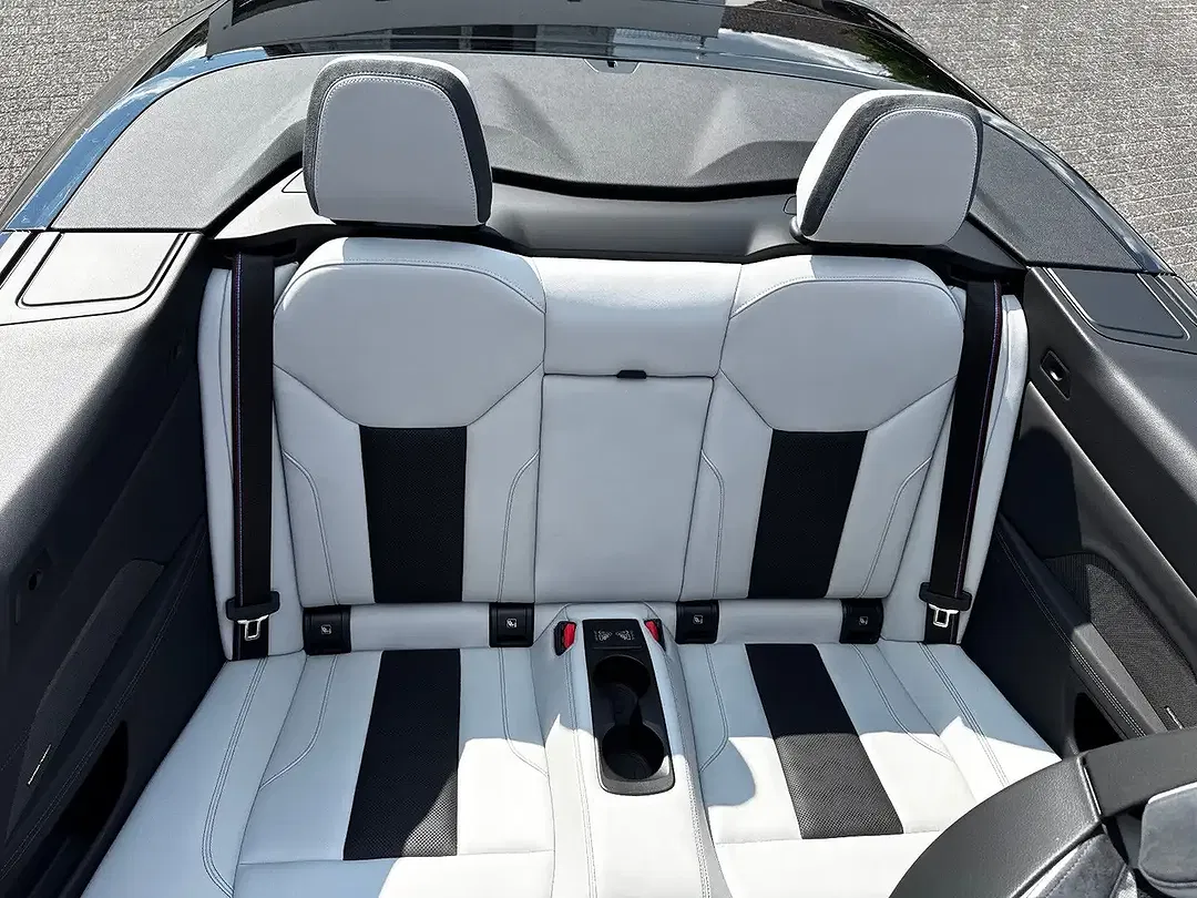 BMW M4 xDrive Convertible - Thumbnail 12