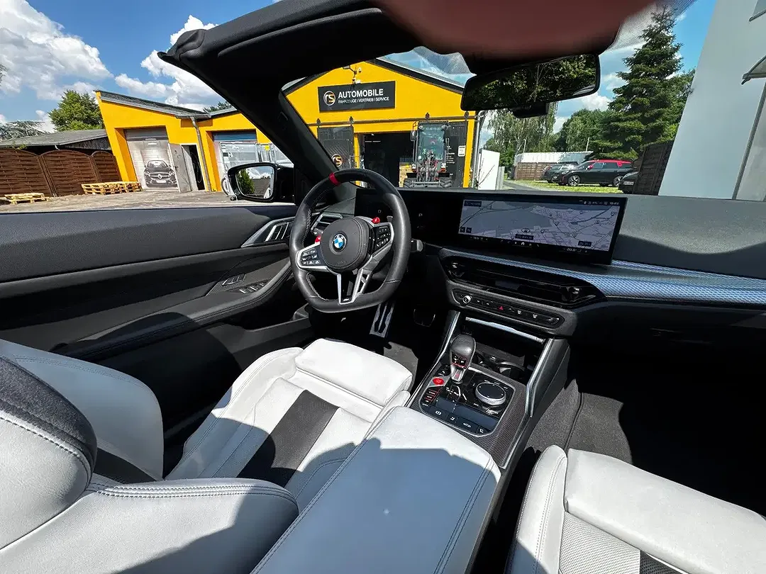 BMW M4 xDrive Convertible - Thumbnail 13