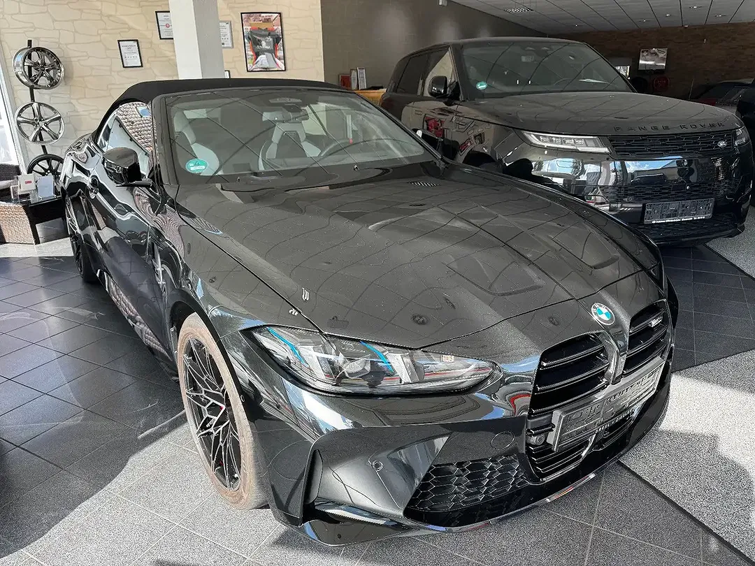 BMW M4 xDrive Convertible - Thumbnail 3