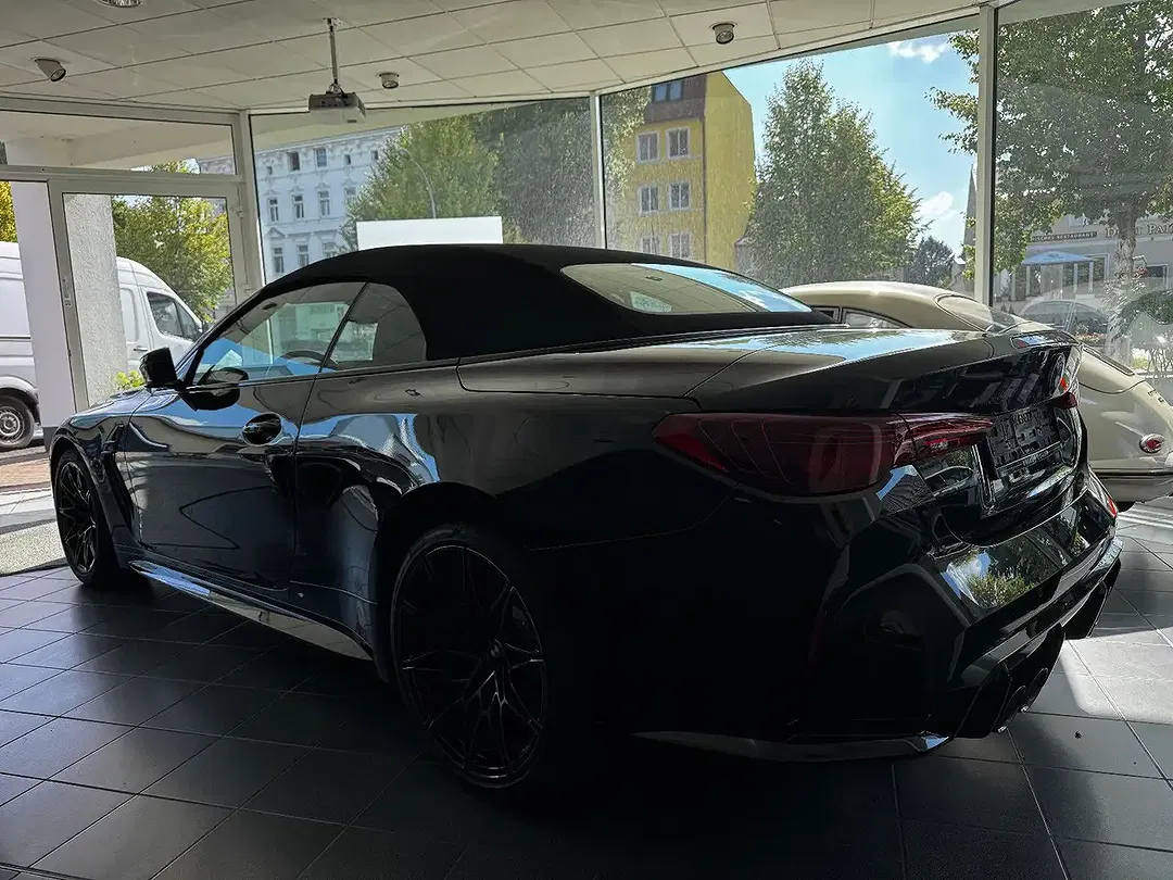 BMW M4 xDrive Convertible - Thumbnail 4