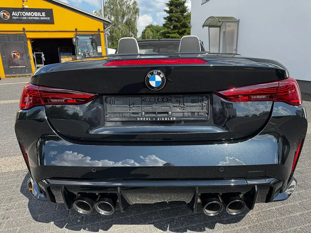 BMW M4 xDrive Convertible - Thumbnail 6