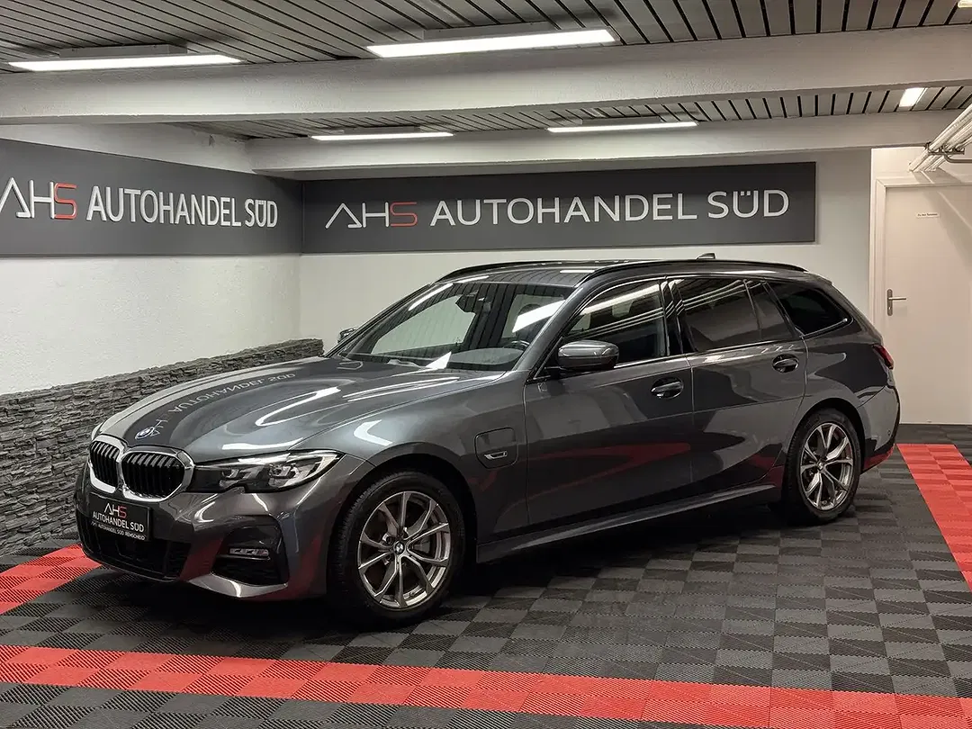 BMW 320 M Sport - Thumbnail 1