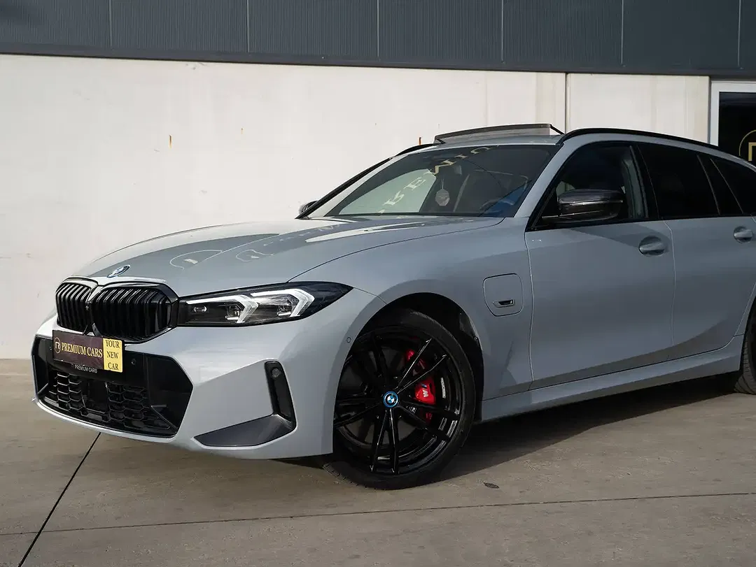 BMW 330 PHEV Touring M Sport Pro - Thumbnail 3