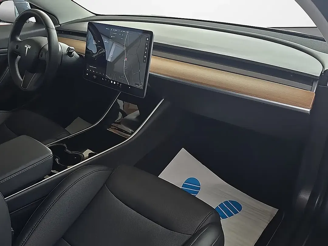 Tesla Model 3 AWD - Thumbnail 10